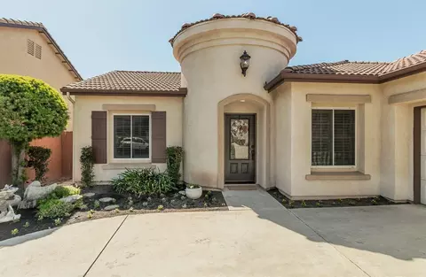 2433 E Marquise Ct, Fresno, CA 93720