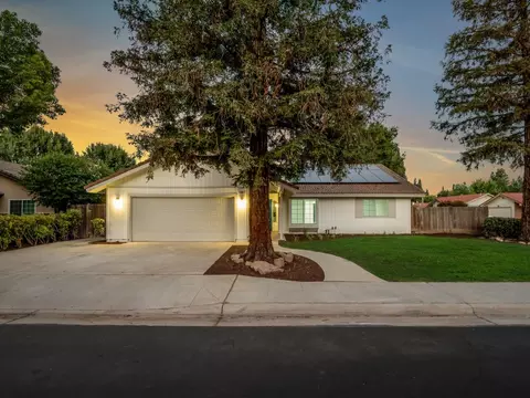 115 N Holly Ave, Clovis, CA 93611