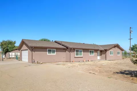 3221 N Indianola Ave, Sanger, CA 93657
