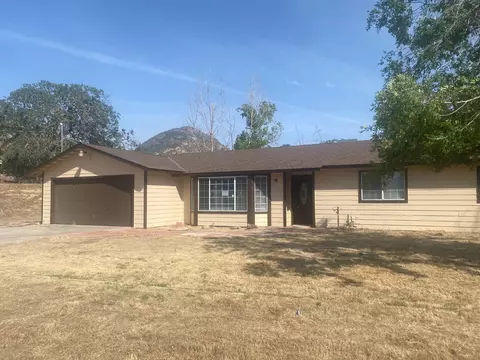 7007 Morain Dr, Sanger, CA 93657