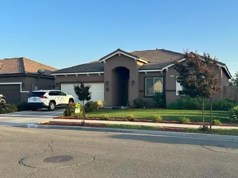 16051 W Ashli Ave, Kerman, CA 93630