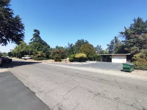 5833 E Park Circle Dr, Fresno, CA 93727