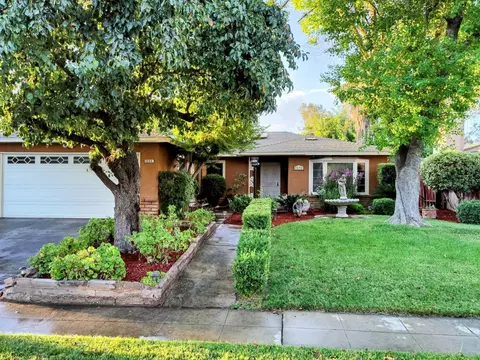 4694 W Norwich Ave, Fresno, CA 93722
