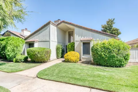1918 Cougar Ln, Clovis, CA 93611