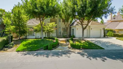 2639 W Lake Van Ness Cir, Fresno, CA 93711