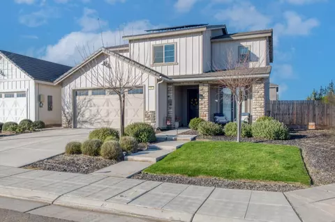 695 Blue Oak Ln, Madera, CA 93636