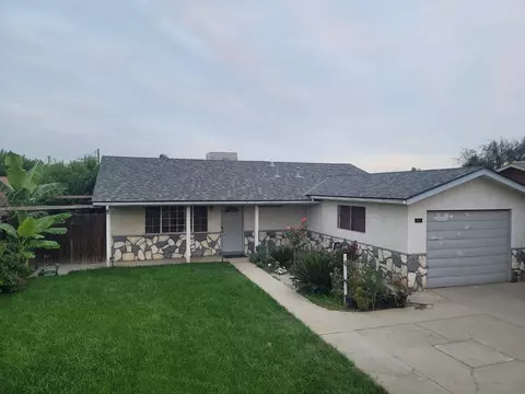 430 Bigger St, Parlier, CA 93648