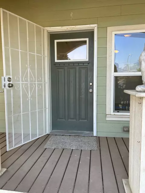 1223 W California Ave, Fresno, CA 93706