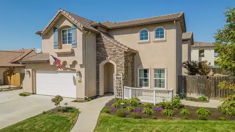 1838 W Mallard Way, Hanford, CA 93230