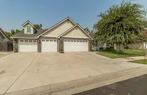 205 Serena Ave, Clovis, CA 93619