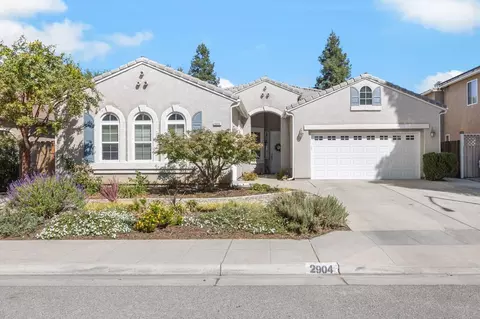 2904 E Muncie Ave, Fresno, CA 93720