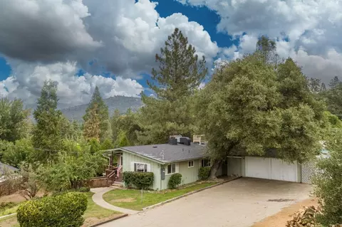 49529 Jeffrey Way, Oakhurst, CA 93644