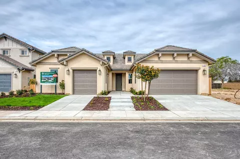 1186 N Holly Ave, Clovis, CA 93611