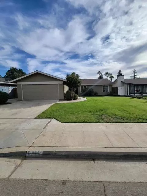 5311 W Hampton Way, Fresno, CA 93722