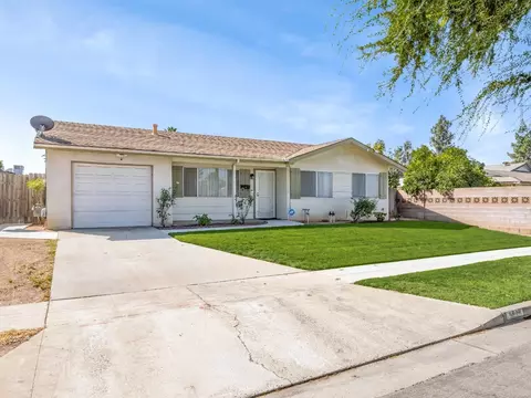 2815 W Saginaw Way, Fresno, CA 93705