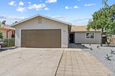 711 N Santa Fe St, Visalia, CA 93292