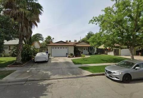 3123 W Hampton Way, Fresno, CA 93722
