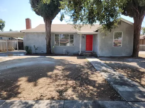 4882 E Mckenzie Ave, Fresno, CA 93727