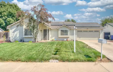 1154 Brehler Ave, Sanger, CA 93657
