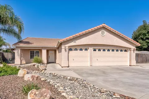 1968 N Fitzgerald Ln, Hanford, CA 93230