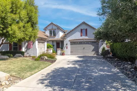 451 Hornet Ave, Clovis, CA 93611