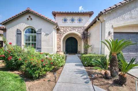 1857 N Megan Ave, Clovis, CA 93619