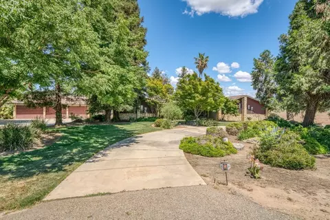 11098 E Belmont Ave, Sanger, CA 93657