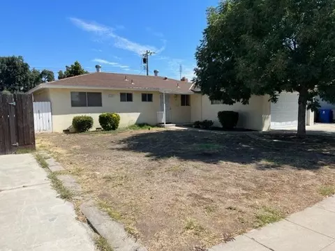 619 W San Gabriel Ave, Clovis, CA 93612