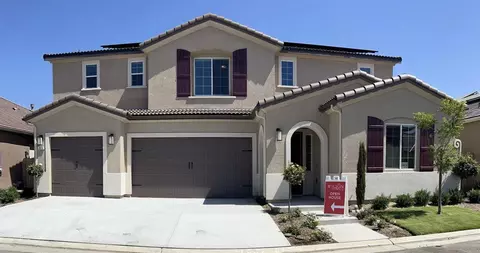 465 Bloom Ln, Clovis, CA 93619