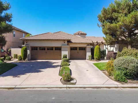 8415 Lake Shore Dr, Chowchilla, CA 93610