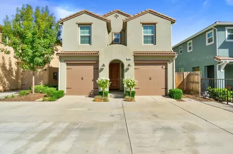 1483 Joy Dr, Clovis, CA 93619