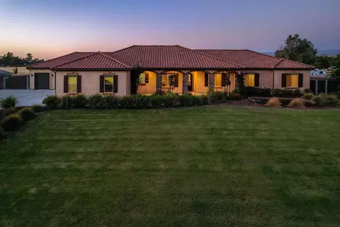 13390 E Falcon Meadow Ln, Clovis, CA 93619 photo 1