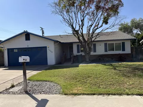 1325 W Princeton Ave, Visalia, CA 93277