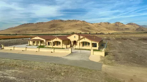 1662 S Alta Ave, Reedley, CA 93654