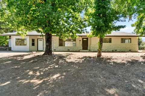 45430 Lauri Ln, Oakhurst, CA 93644