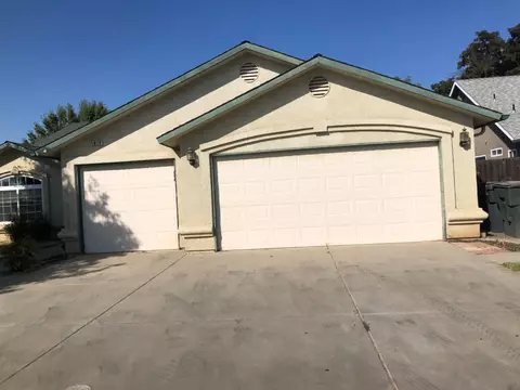 1000 Harbor Ct, Madera, CA 93637