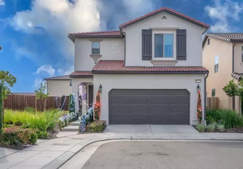 6241 E Bibi Dr, Fresno, CA 93727 photo 1