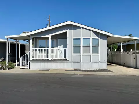 1551 6th Avenue Dr #13, Kingsburg, CA 93631