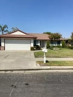 2721 Pinewood Dr, Madera, CA 93637 photo 1