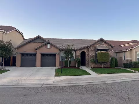2363 E Pinehurst Ave, Fresno, CA 93730