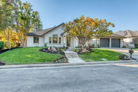 1337 E Saint James Cir, Fresno, CA 93720