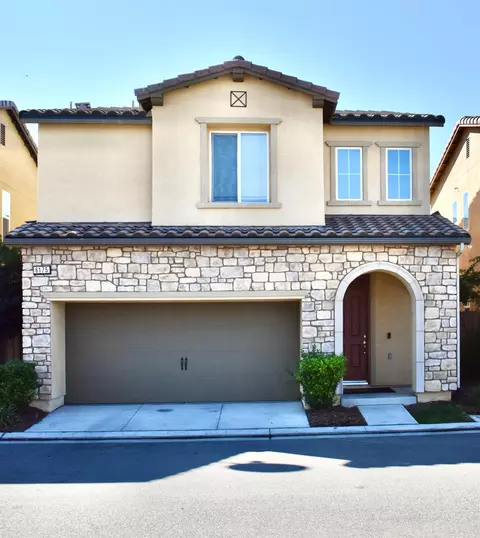 6175 E Brick Dr, Fresno, CA 93727