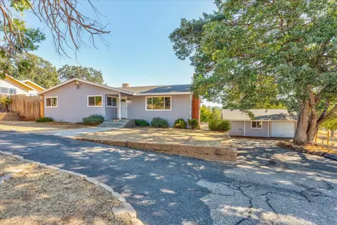 31541 Apache Rd, Coarsegold, CA 93614