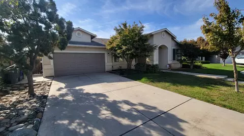 5449 W Terrace Ave, Fresno, CA 93722