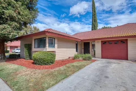945 Barnett Way, Madera, CA 93637