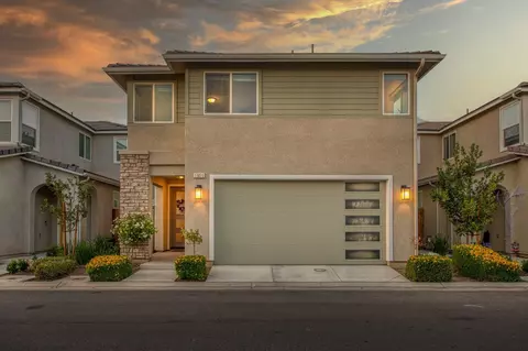 1951 Chennault Ln, Clovis, CA 93611