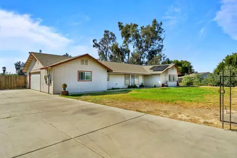 2109 E Dinuba Ave, Fresno, CA 93725