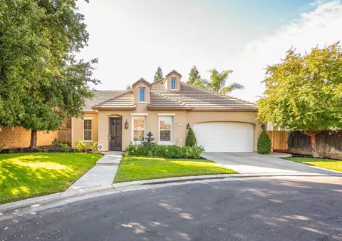16 W Prescott Ave, Clovis, CA 93619
