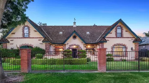 555 Alluvial Ave, Clovis, CA 93611