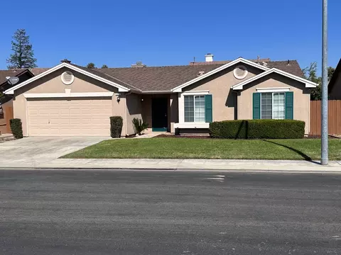 5215 E Harvest Ln, Fresno, CA 93725